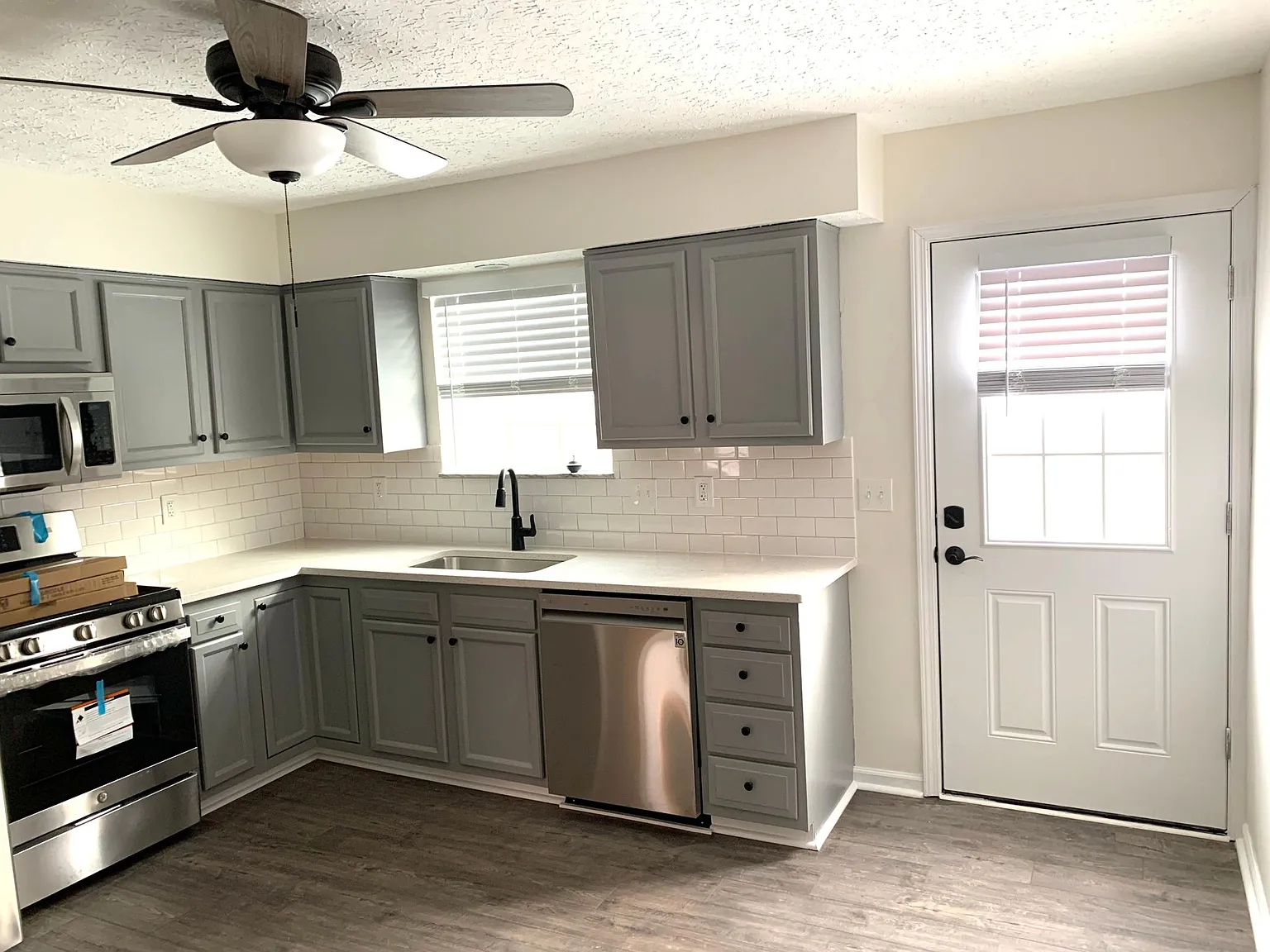 1315 Cortina Ln — Photo 2
