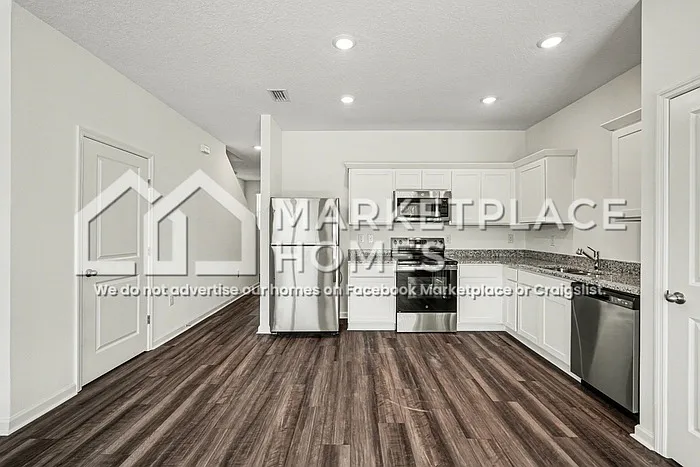 11898 Sylvia St — Photo 7