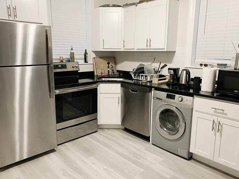 646 W Roscoe St #G — Photo 1