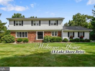 18 Lakeshore Dr, Princeton Junction, NJ 08550