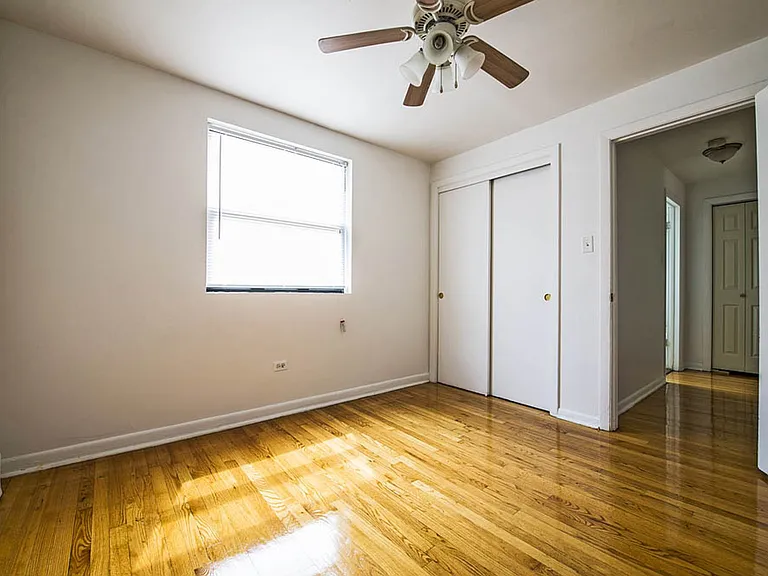 8231 S Ellis — Photo 4