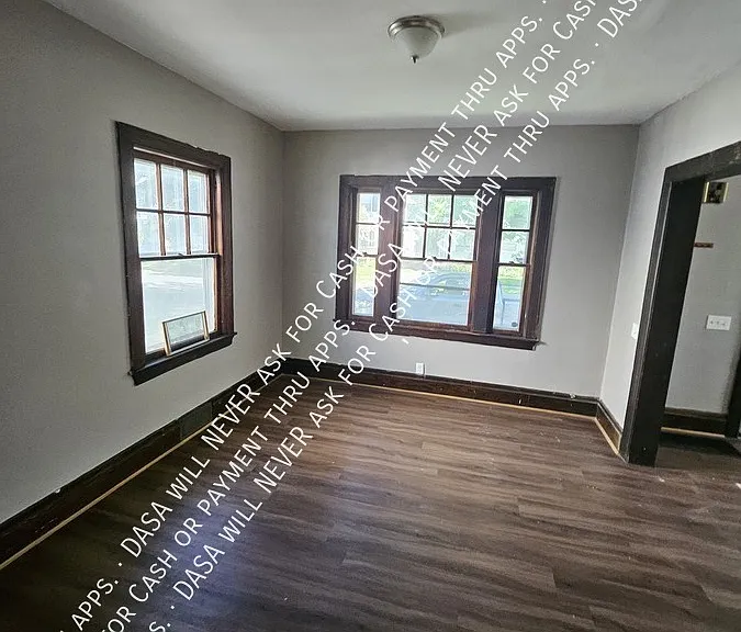 376 Magee Ave — Photo 3