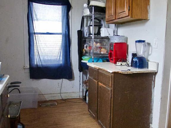 4th image of 1350 Loretta Ave