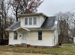 1028 9th St, Charleston, IL 61920