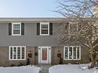 5105 N Lake Dr, Whitefish Bay, WI 53217