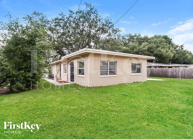 1795 Suffolk Dr — Photo 14