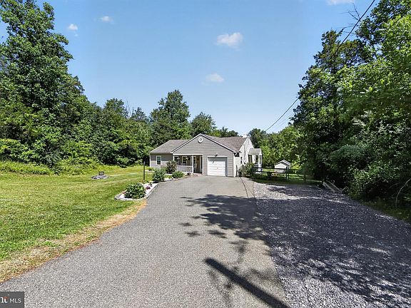 4th image of 233 Snyder Rd