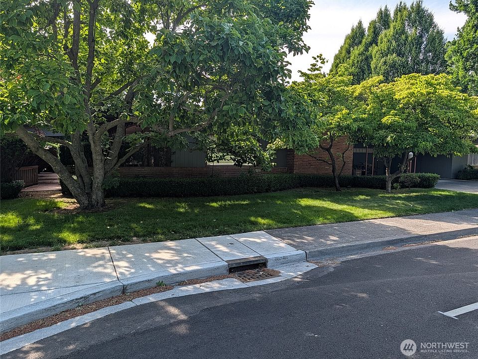 1st image of 212 S Division Street