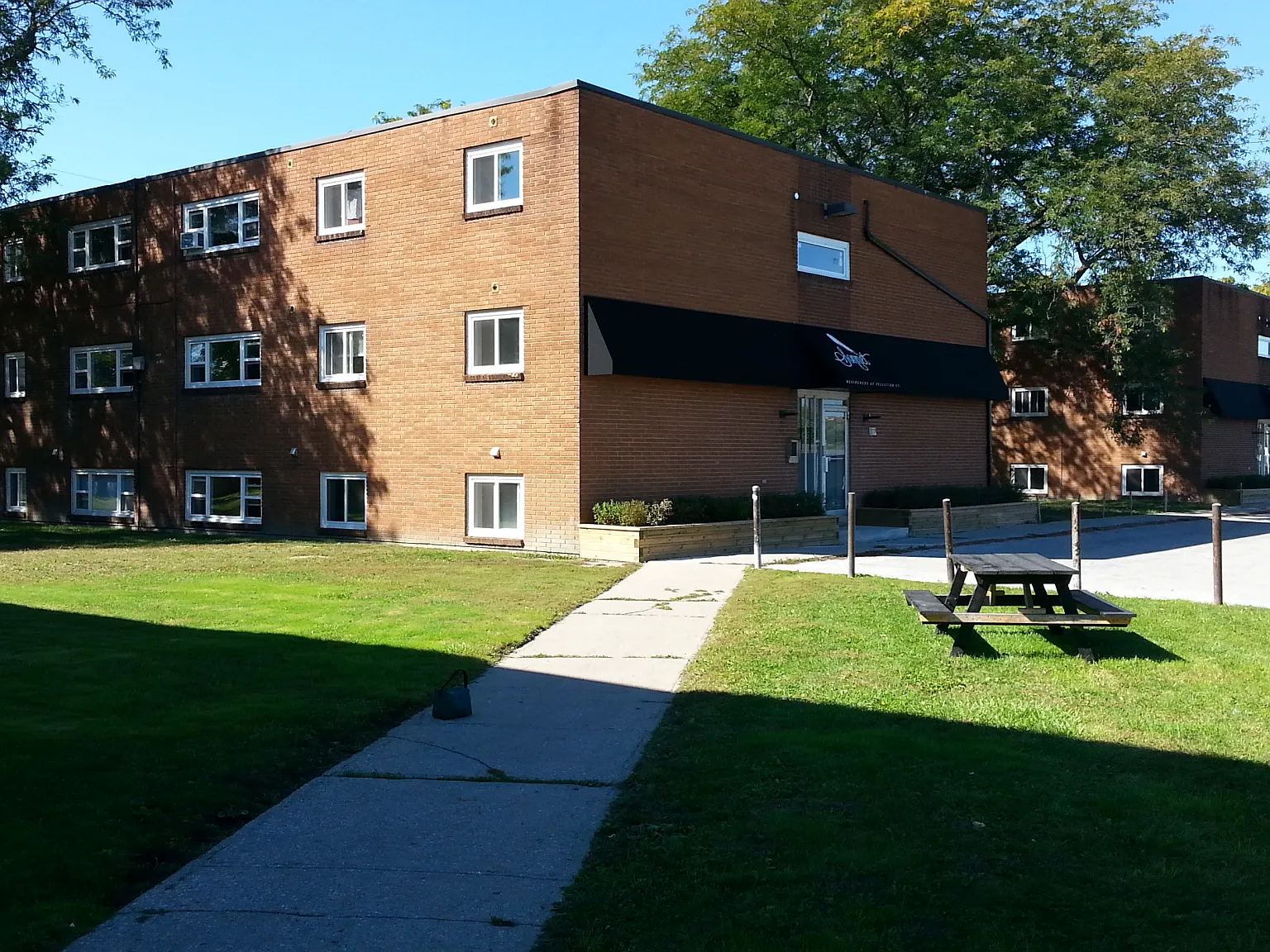 1340 Tecumseh Road West — Photo 4