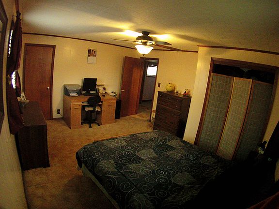 Master Bedroom (2 closets)
