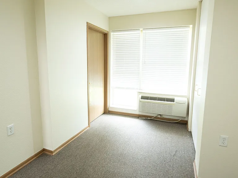 201 N Cedar St #8 — Photo 4
