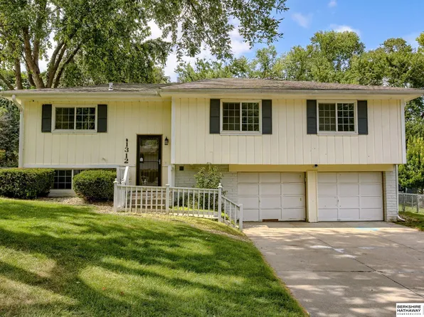 1312 S 163rd St, Omaha, NE 68130