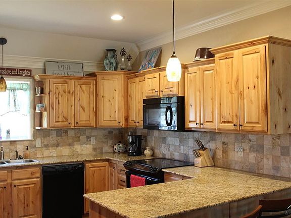 4th image of 16051 Hickory Hills Dr