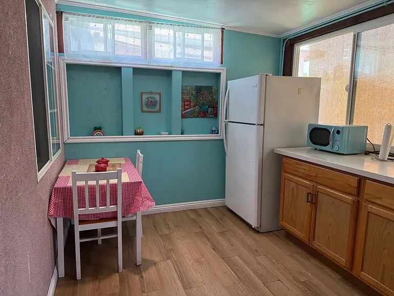 203 Los Angeles Ave — Photo 5