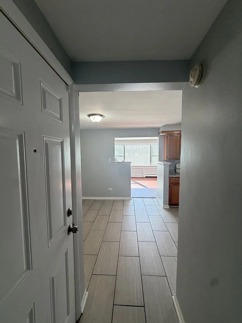 8956 S Escanaba — Photo 1