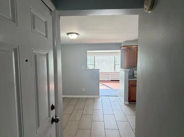 8956 S Escanaba
