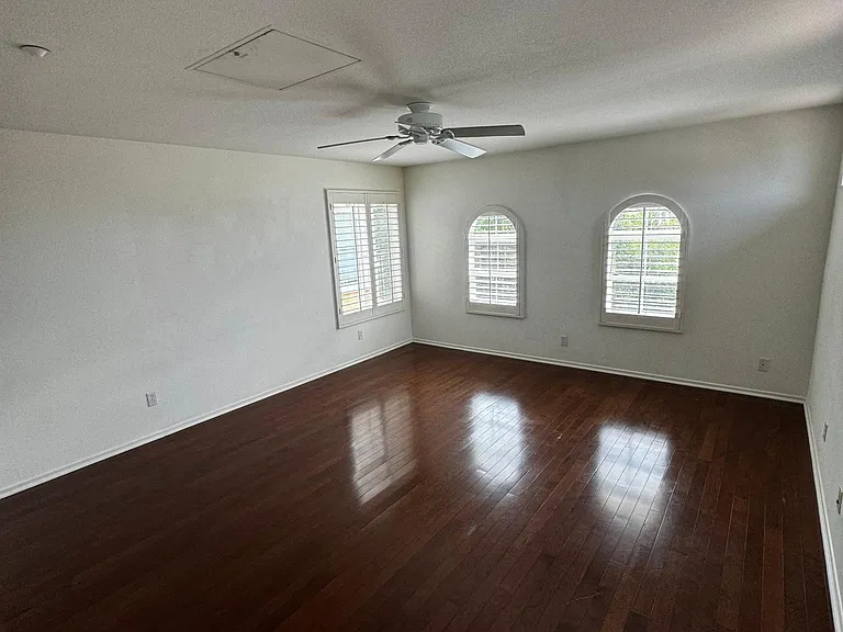 Large third floor bedroom