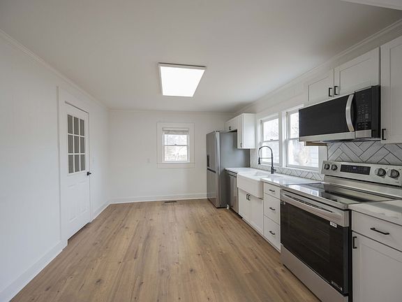 2nd image of 109 Hight St
