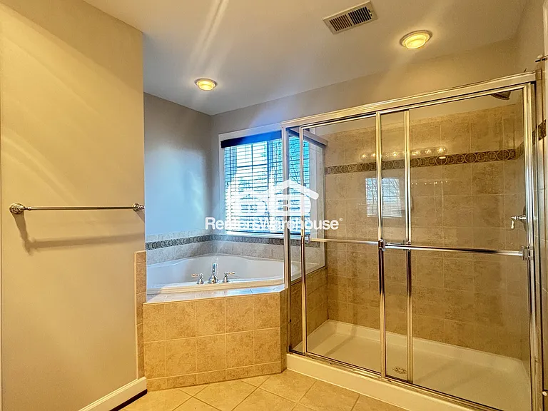3511 Carriage Walk Ln — Photo 29
