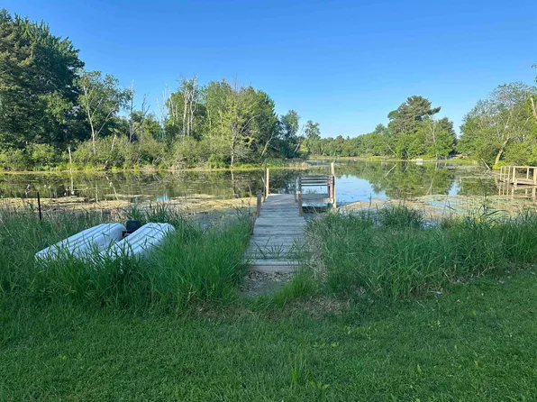 120 Frontage Rd, Iola, WI 54945