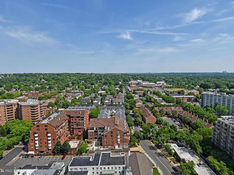 1st image of 900 Stafford #2531