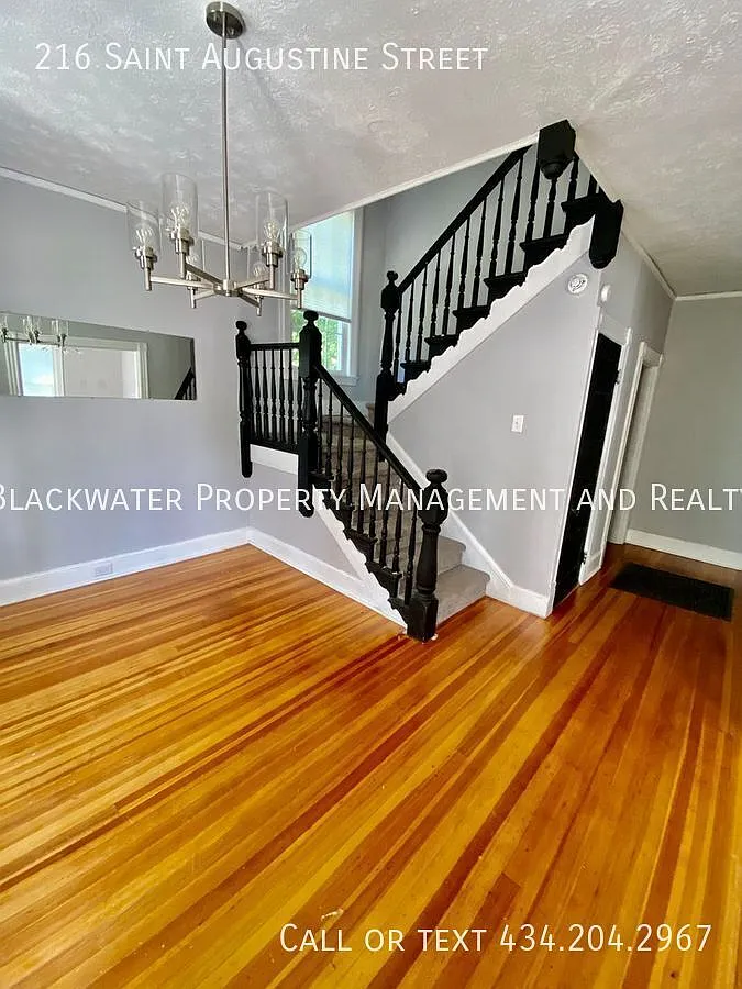 Adorable Four Bedroom Home in Lynchburg — Photo 4