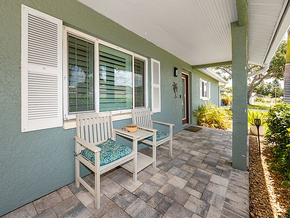 12103 71st Way - Front porch