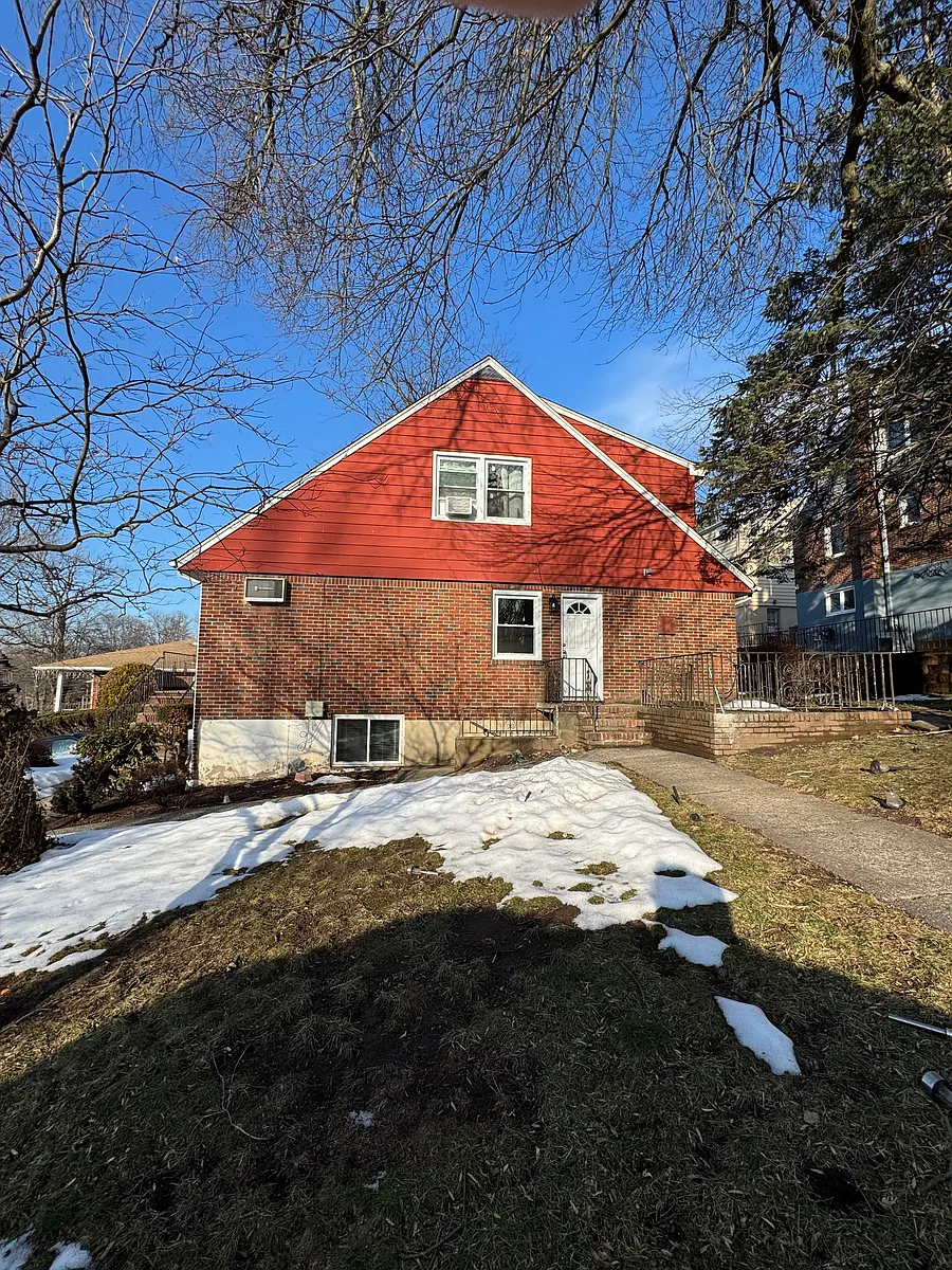 Building Photo - 639 Oakdene Ave