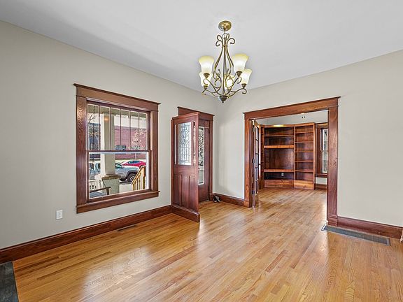 5th image of 118 E William St