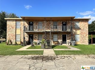 905 Simpson Rd, Victoria, TX 77904