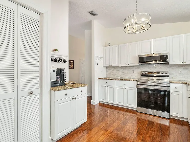 1304 Waterway Cove Dr — Photo 8
