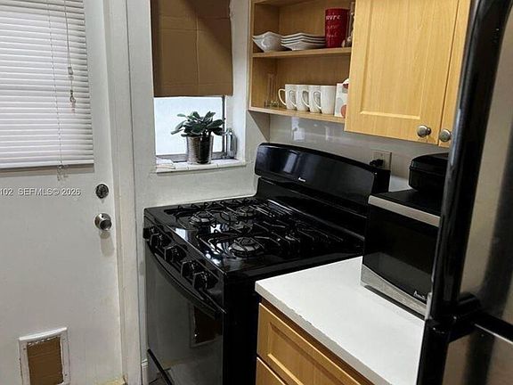 5th image of 719 Euclid Ave APT 3