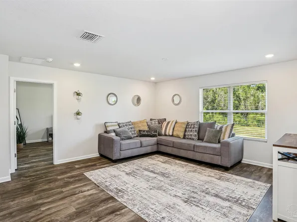 3982 Whitetail Ln, Pensacola, FL 32526