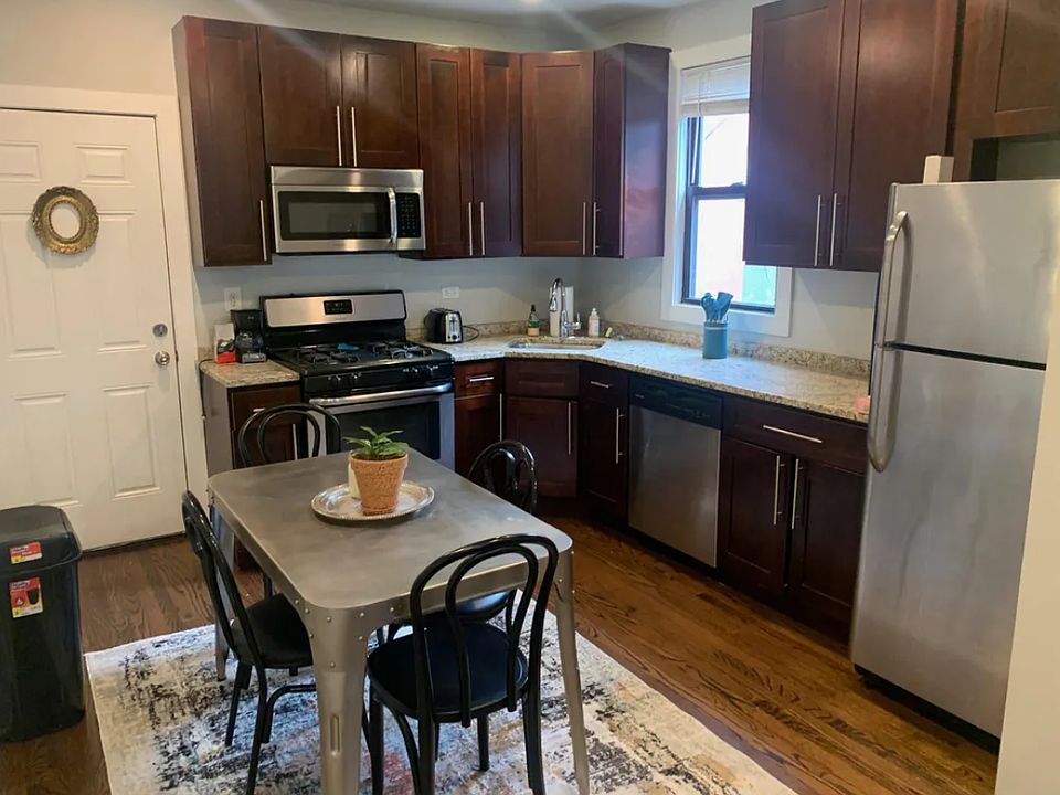 1st image of 919 N Damen Ave APT 1R