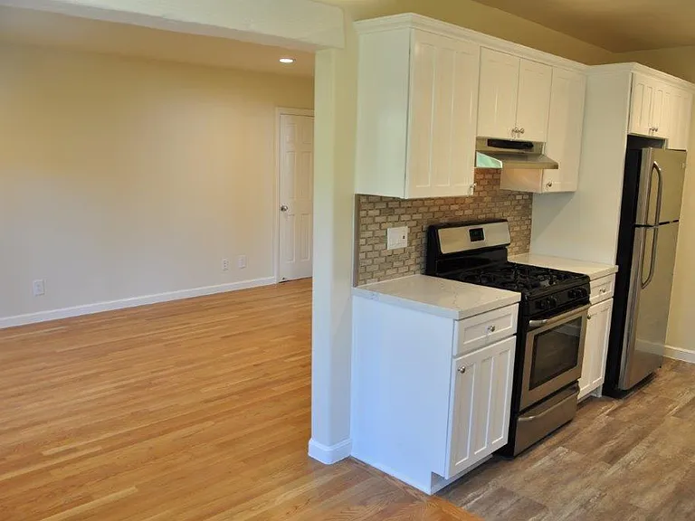 828 N Martel Ave #2 — Photo 23