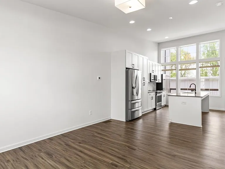 916 Brees Ct — Photo 3