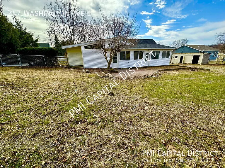 247 Washington Ave E — Photo 43