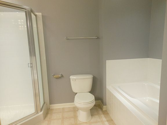 4th image of 121 Worsham Ter