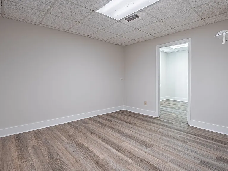 2402 Betsy Ct SW — Photo 33