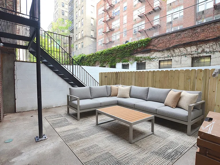 315 W 29th St #1B — Photo 6
