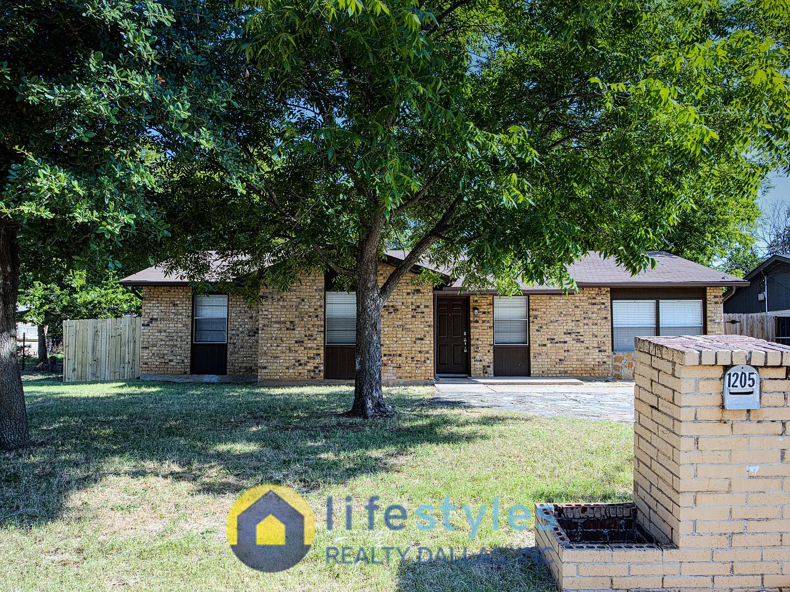 3 bed, 1406 sqft, $1,695 — Photo 1