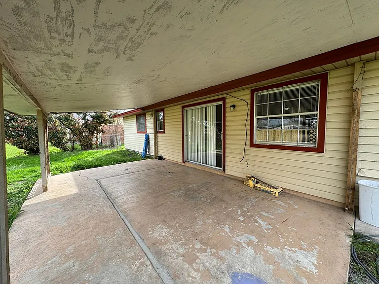 1402 Hammond Dr — Photo 34