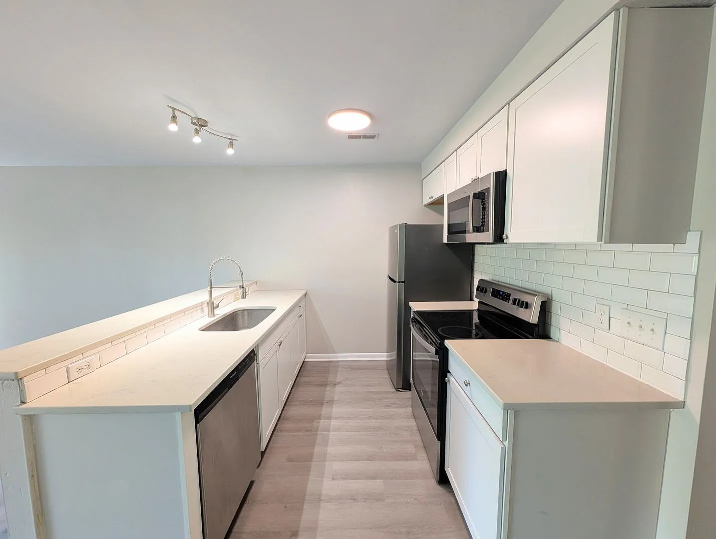 3065 Huntleigh Drive — Photo 2