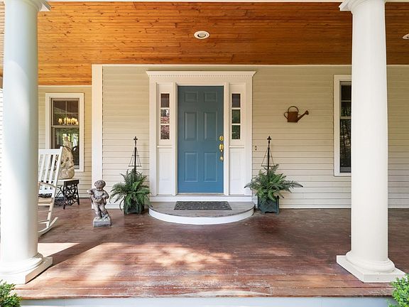 4th image of 12 Quaker Lady Ln