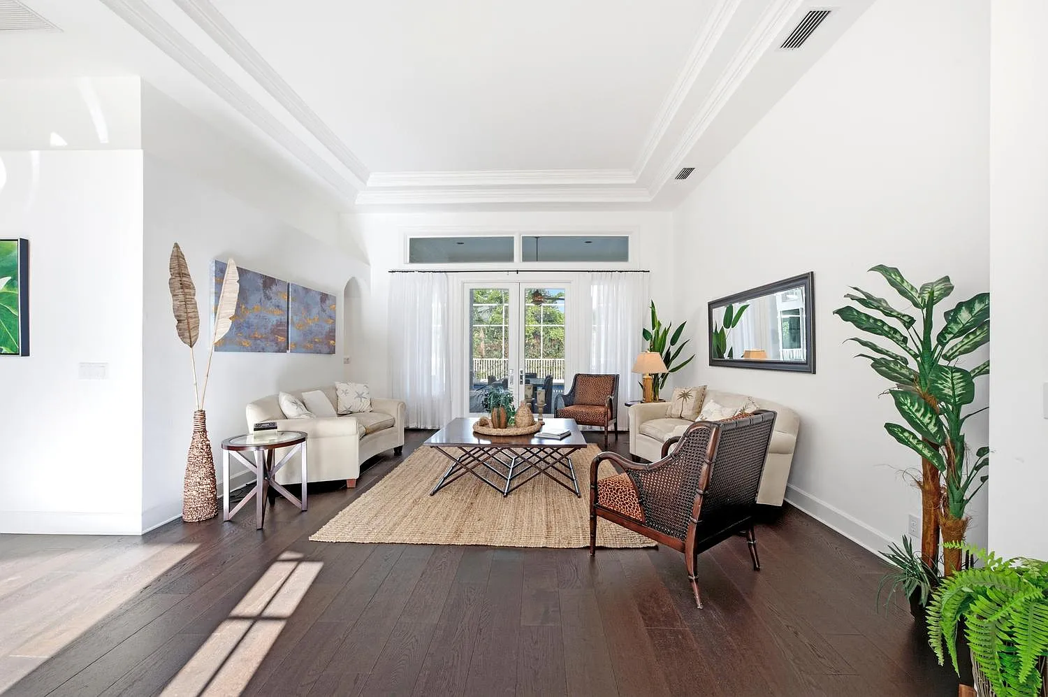 5 bed, 4.5 bath, 4050 sqft, $40,000 — Photo 4