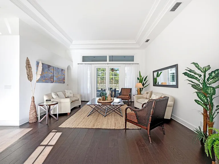 2540 Half Moon Walk — Photo 4