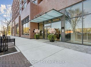 28 Ann St #2208, Mississauga, ON L5G 3G1