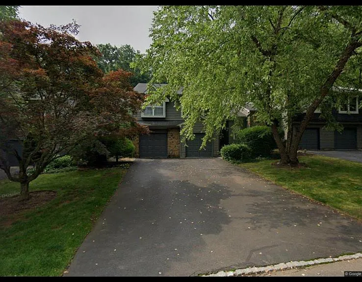 27 E Chicopee Dr — Photo 1