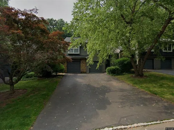 27 E Chicopee Dr, Princeton, NJ 08540