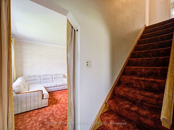 5th image of 31 Melody Rd S